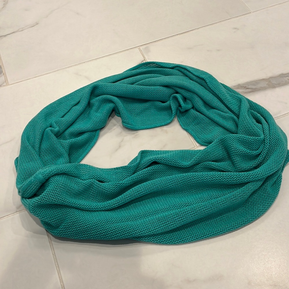 Lululemon wrap scarf